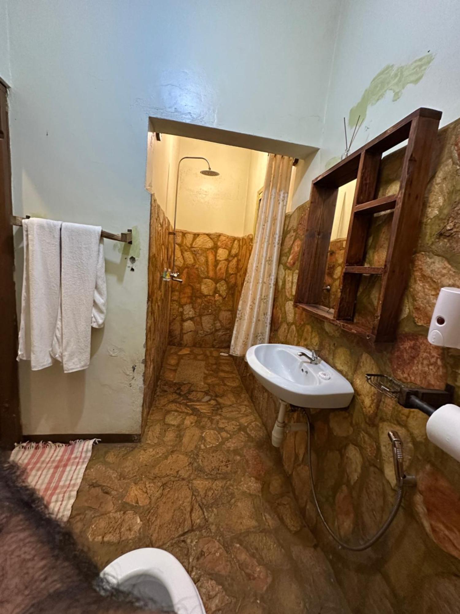 Afro Smile Hotel & Guest House Jinja Exterior foto